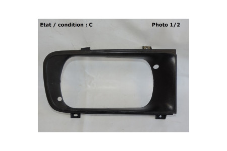 Right headlight surround (radiator grill)