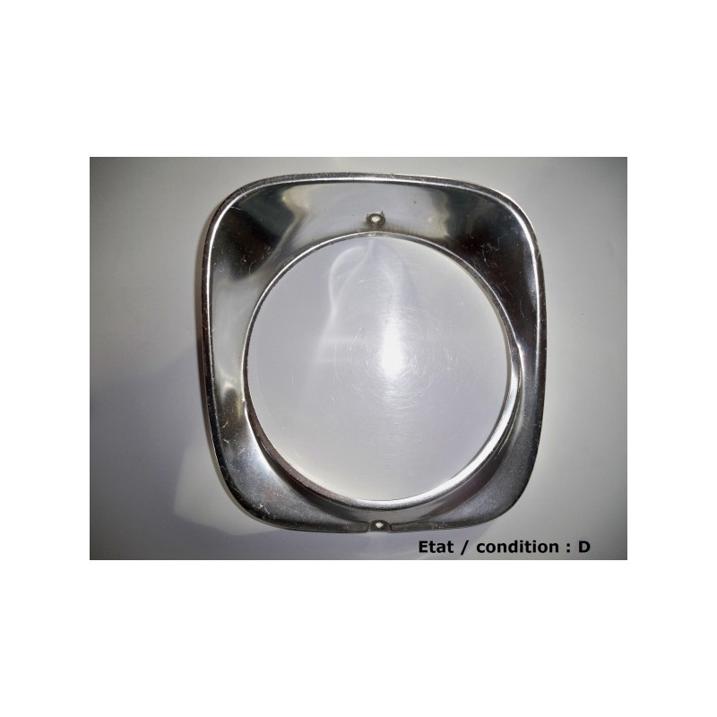 Left headlight surround (radiator grill)