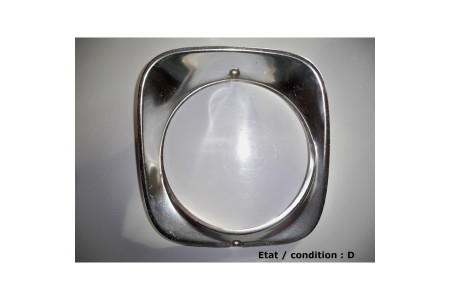 Left headlight surround (radiator grill)