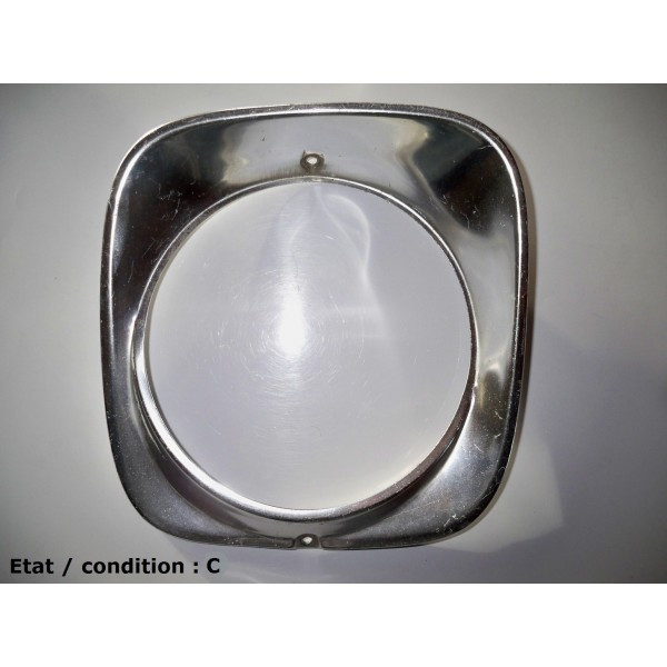 Right headlight surround