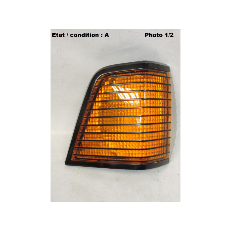 Feu clignotant avant droit HELLA 32774R6