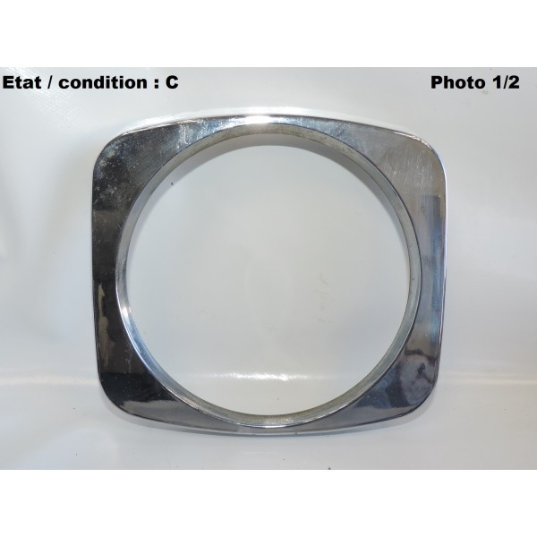 Enjoliveur phare (plastique)