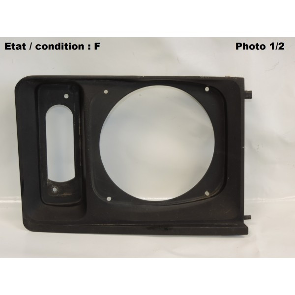 Enjoliveur phare droit calandre