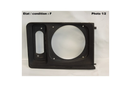 Right headlight surround (radiator grill)