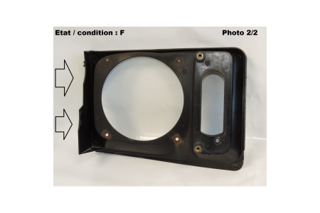 Right headlight surround (radiator grill)