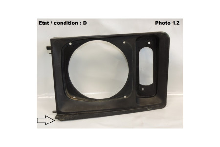 Left headlight surround (radiator grill)