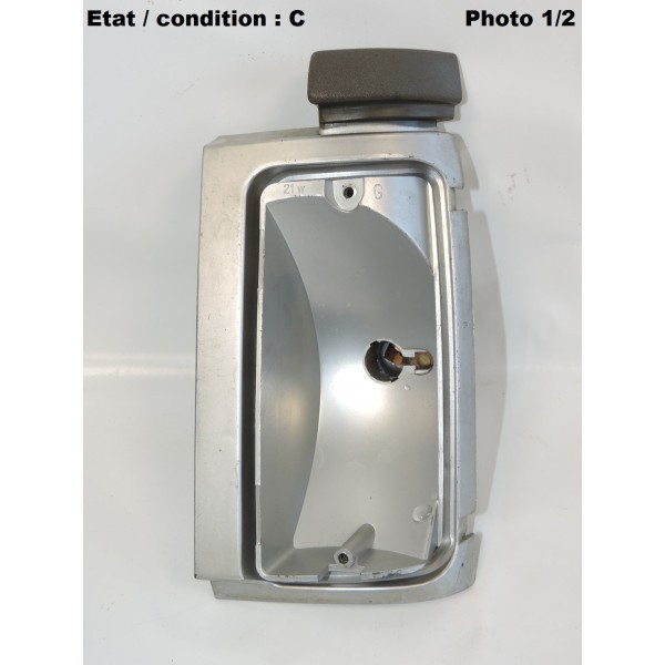 Left front light indicator bulb holder