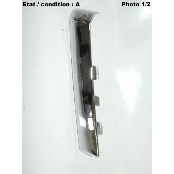 Right headlight surround