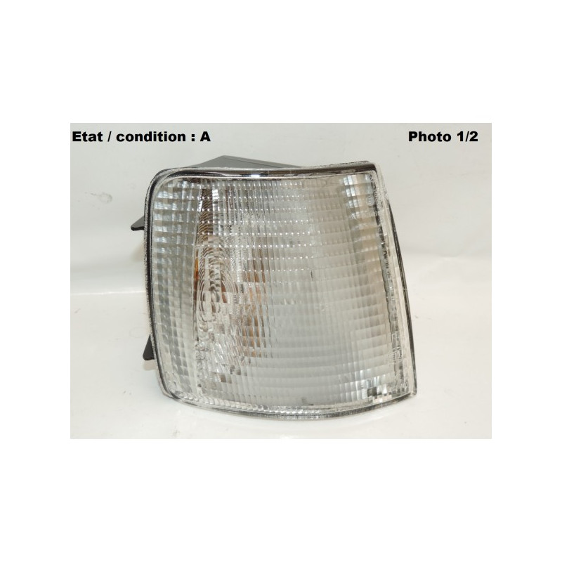 Feu clignotant avant droit HELLA 9EL133720-011