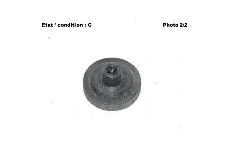 Retaining screw for taillight