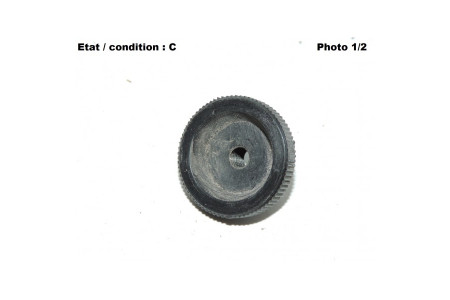 Retaining screw for taillight