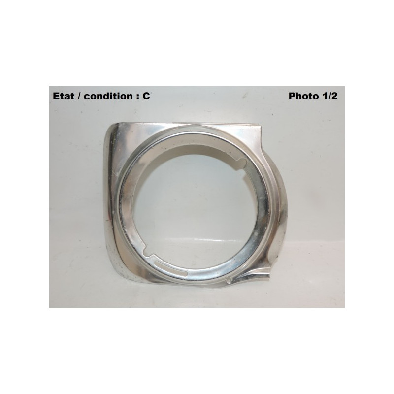 Right headlight surround (radiator grill)