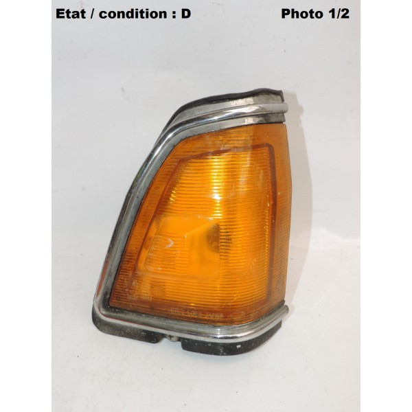DATSUN Bluebird 910 - Feu clignotant avant droit IKI 5068
