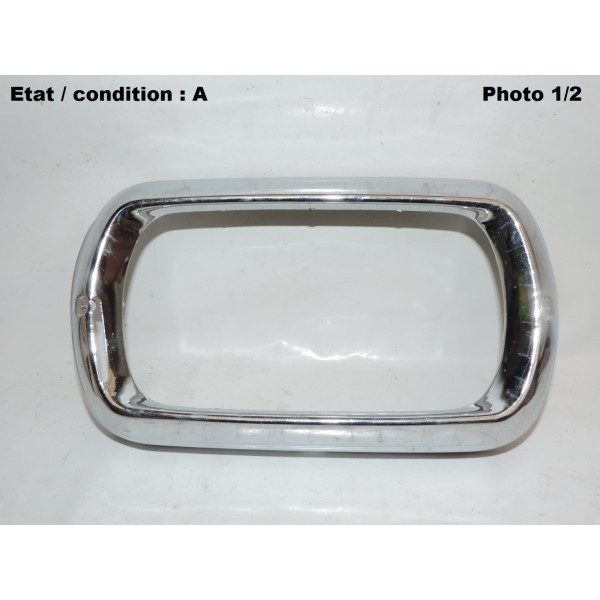 Right headlight surround (plastic)