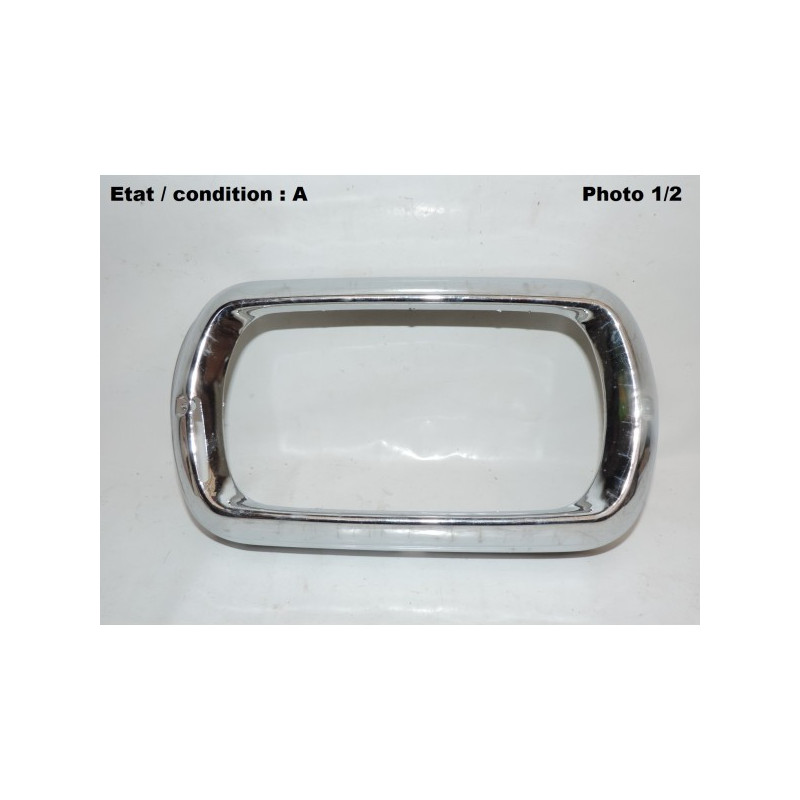 Right headlight surround (plastic)