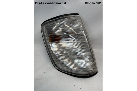 MERCEDES W124 - Right front light indicator HELLA 2BA 004693-041