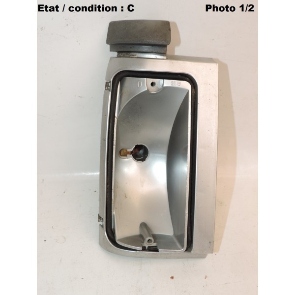 Right front light indicator bulb holder