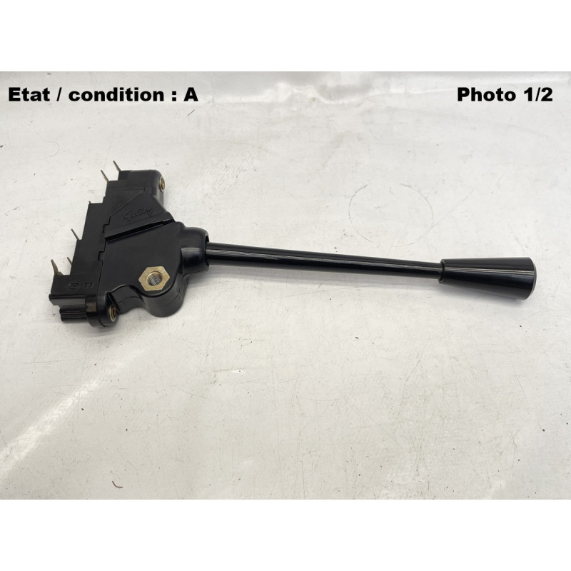 PEUGEOT 204, J7 - Commodo éclairage et 2 avertisseurs sonores Comut P11 GELBON 38200