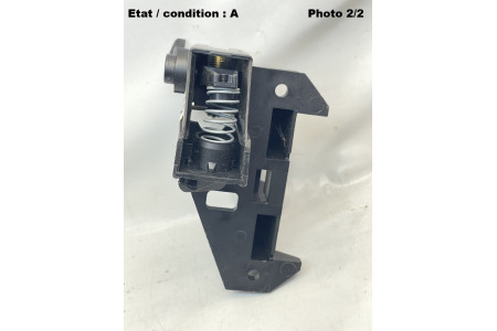 Peugeot 205 - Support et réglage de phare droit