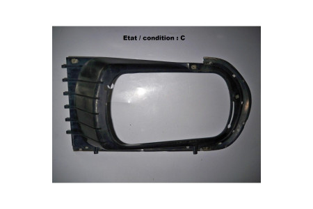 Enjoliveur phare droit calandre