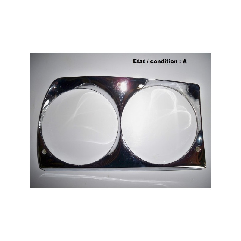 Right headlight surround (radiator grill)