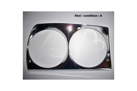 Right headlight surround (radiator grill)