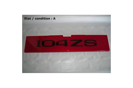 Plaque décorative arrière rouge "104 ZS"