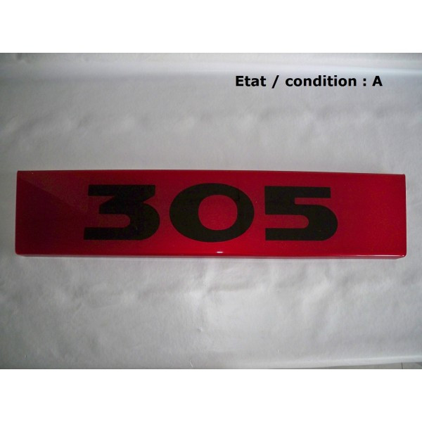 Red decorative plate "104 ZS"