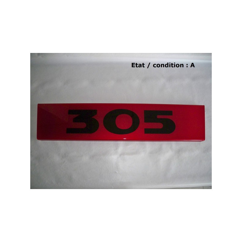 Red decorative plate "104 ZS"