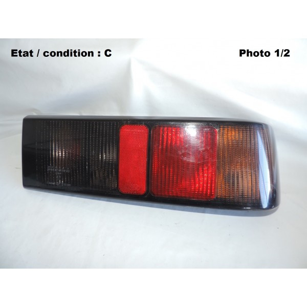Feu arrière droit FORD 90BG13A602AA
